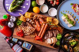 新鮮な地元食材を使用したBBQが楽しめる