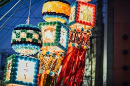 色とりどりの七夕祭りが日進七夕通りを彩る