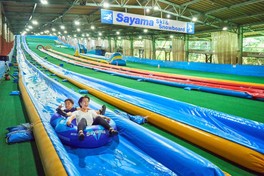 220メートルのロングスライダーが設置されたスリルエリア