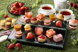 みずみずしい夏のいちごを使用した華やかなアフタヌーンティー