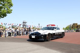 パトロールカー「GT-R」を間近に見ることができる