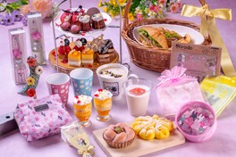 春や花にちなんだ華やかなグッズやフードを楽しめる