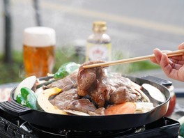 日本最古のビヤホールを運営する銀座ライオンのビールと北海道名物ジンギスカンを一度に味わえる