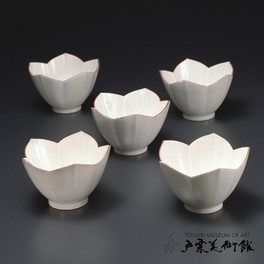 白磁 桔梗形猪口