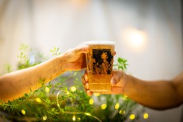 約40軒のブルワリーのバラエティ豊かなクラフトビールを楽しめる