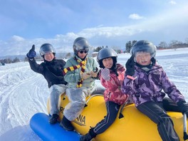 大人も子ども楽しめるスリル満点のバナナボート乗車体験