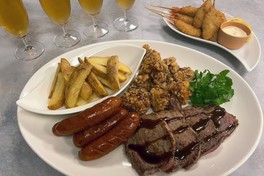 ビールと相性抜群のフードが楽しめる