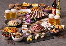 ビールや肉料理が味わえるビアガーデン