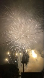 間近で豪快に打ち上がる花火の迫力を体感しよう