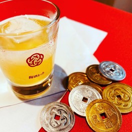 梅酒の飲み比べは専用コイン「梅銭」を使用。銘柄により梅酒1杯「梅銭」1〜7銭で試飲できる