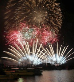 4000発の花火が祭りのラストを盛大に飾る