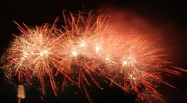 町の一大イベントを花火で締めくくる