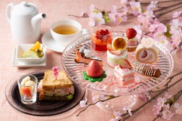 いちごと桜が主役のアフタヌーンティー