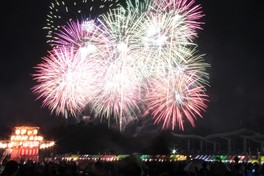 壬生の夜空に2000発の花火が打ちあがる