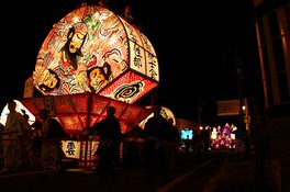 斜里町を練り歩く大迫力の扇ねぷた