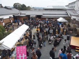 多くの日本酒ファンが集まる