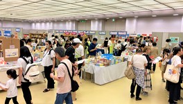 2025年で45周年を迎える児童書の祭典が全国4会場で開催。京都会場にはおしりたんていが登場する　※画像は2024年開催時の様子