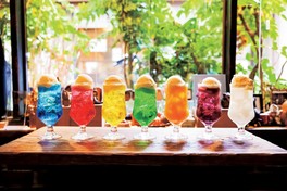「さぼうる」クリームソーダ(各850円) ※イートイン、5月15日(木)〜18日(日)出店