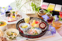 涼を感じる夏限定のメニューがそろう