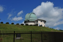 開設当時は国内最大級だった91cm反射望遠鏡のある堂平天文台に宿泊できる