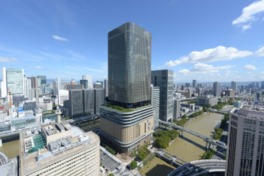 見学は大阪を一望できる12階のアサコムホールからスタート