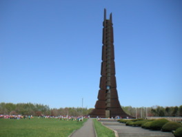 100mの高さを誇る百年記念塔