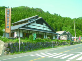 直売所のほか、観光案内所も併設している
