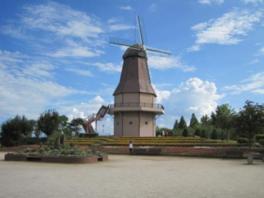 公園のシンボルとなるオランダ型風車の展望台からは360度の景色を見渡せる