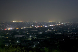 向麻山公園の眼下には徳島市内の夜景を見渡すことができる