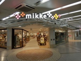 mikkeには多彩なファッションショップが続く