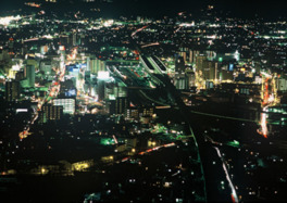 各展望台からそれぞれ違った表情の福島市街の夜景が魅了する