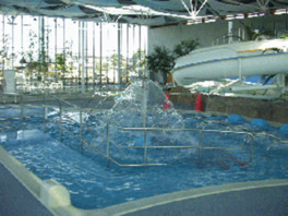 2002年にリニューアルした屋内型温水プール