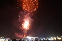 祭りを締めくくる打ち上げ花火