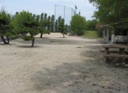 東予運動公園の一角にある海浜広場のキャンプ場