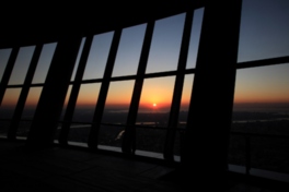 展望台から初日の出を眺めよう(イメージ)