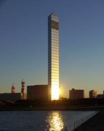 朝日に照らされるポートタワー