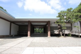 広大な日本庭園を有する美術館