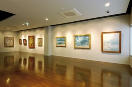 郷土の関連作家を中心に紹介する絵画展示室