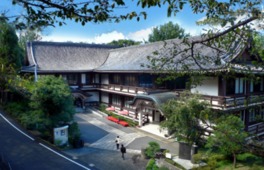 倒幕・佐幕両派が共に活躍したここ京都で、幕末維新史を双方の視点から捉えるという考えに基づき、貴重な資料を常時展示する霊山歴史館