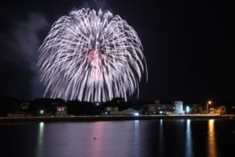 花火と共に催されるイベントも必見