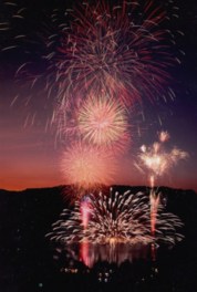 大自然の中で迫力のある花火が楽しめる
