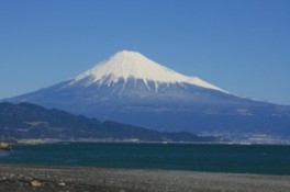 信仰の対象でもある日本を代表する山