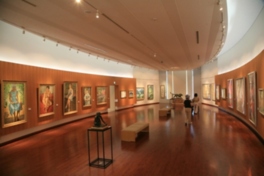 作品の個性に合わせた5つの展示室に分かれている