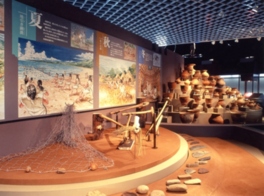 弥生時代の土器や道具を展示紹介