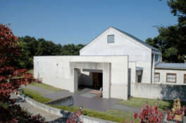 小林朝治が生まれた須坂市に建設された美術館