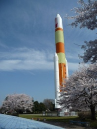 高さ50mの実物大H2ロケット模型