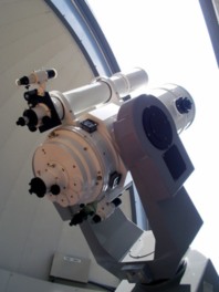 天体観測室に設けられた40㎝反射ニュートン･カセグレン赤道儀フォーク形望遠鏡他