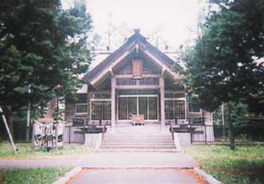 現在の社殿は昭和49(1974)年に造営された