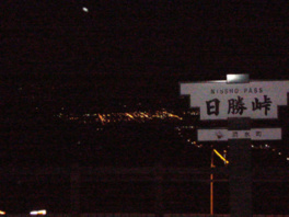 十勝平野の闇に明るさが際立つ道東自動車道の夜景