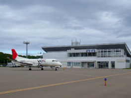 奥尻空港にスタンバイする北海道エアシステムのSAAB3440型機